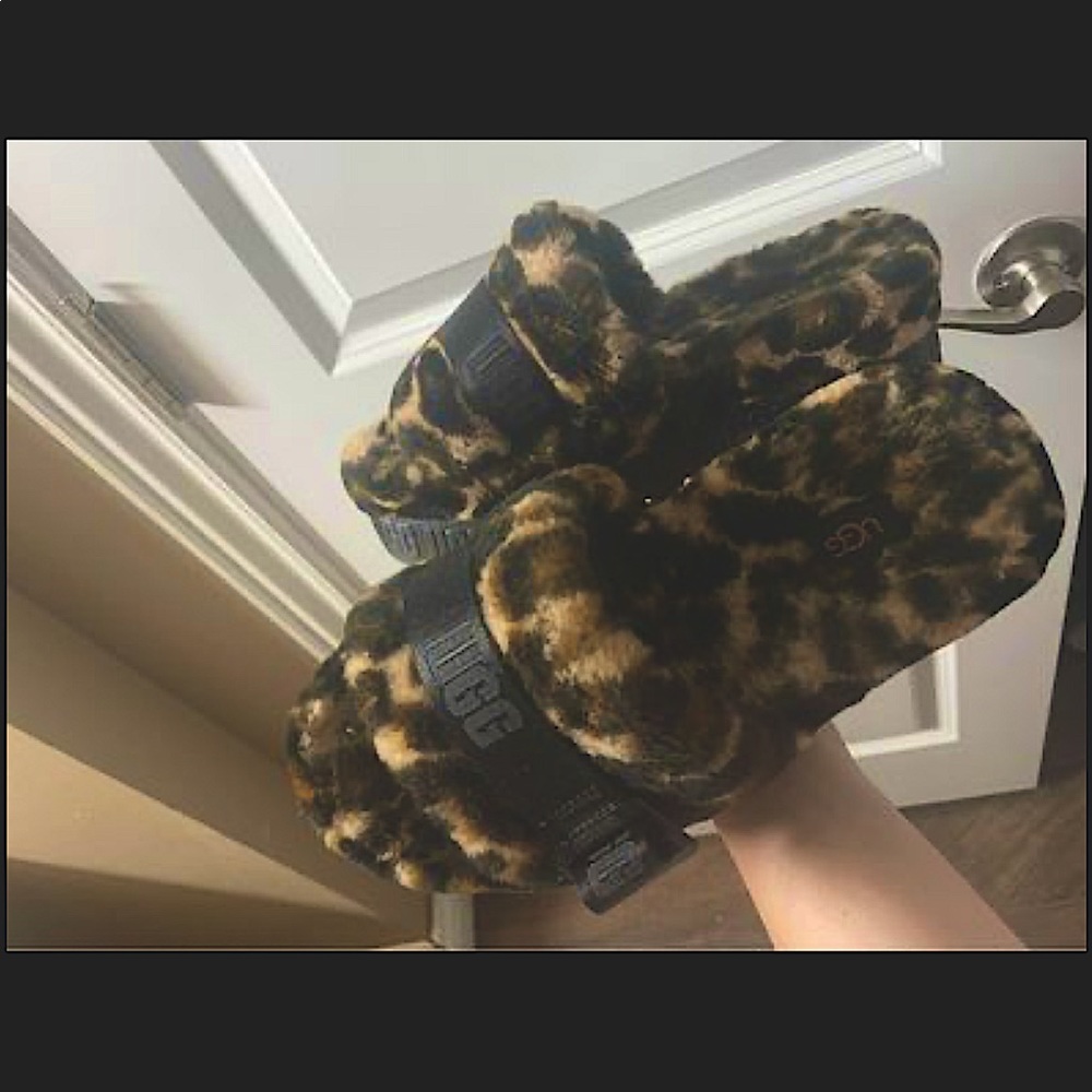 Size 7 1/2 ugg slippers
